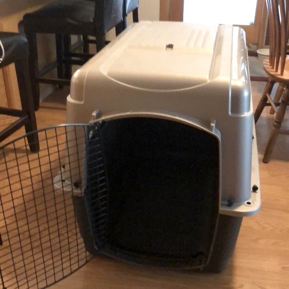 Brand new M/L Retriever dog kennel.